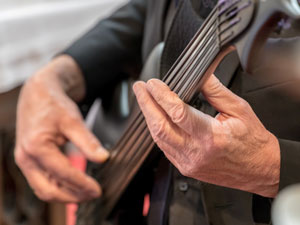 Gunnar Polansky am Bass